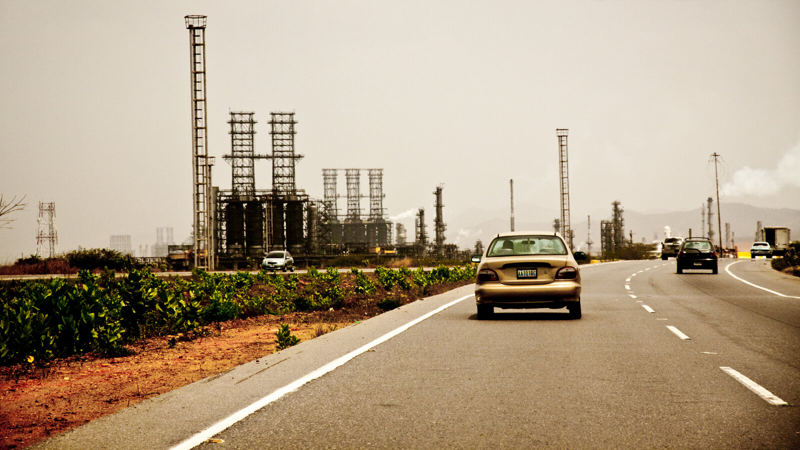 Refinería petrolera en Puerto La Cruz, Venezuela